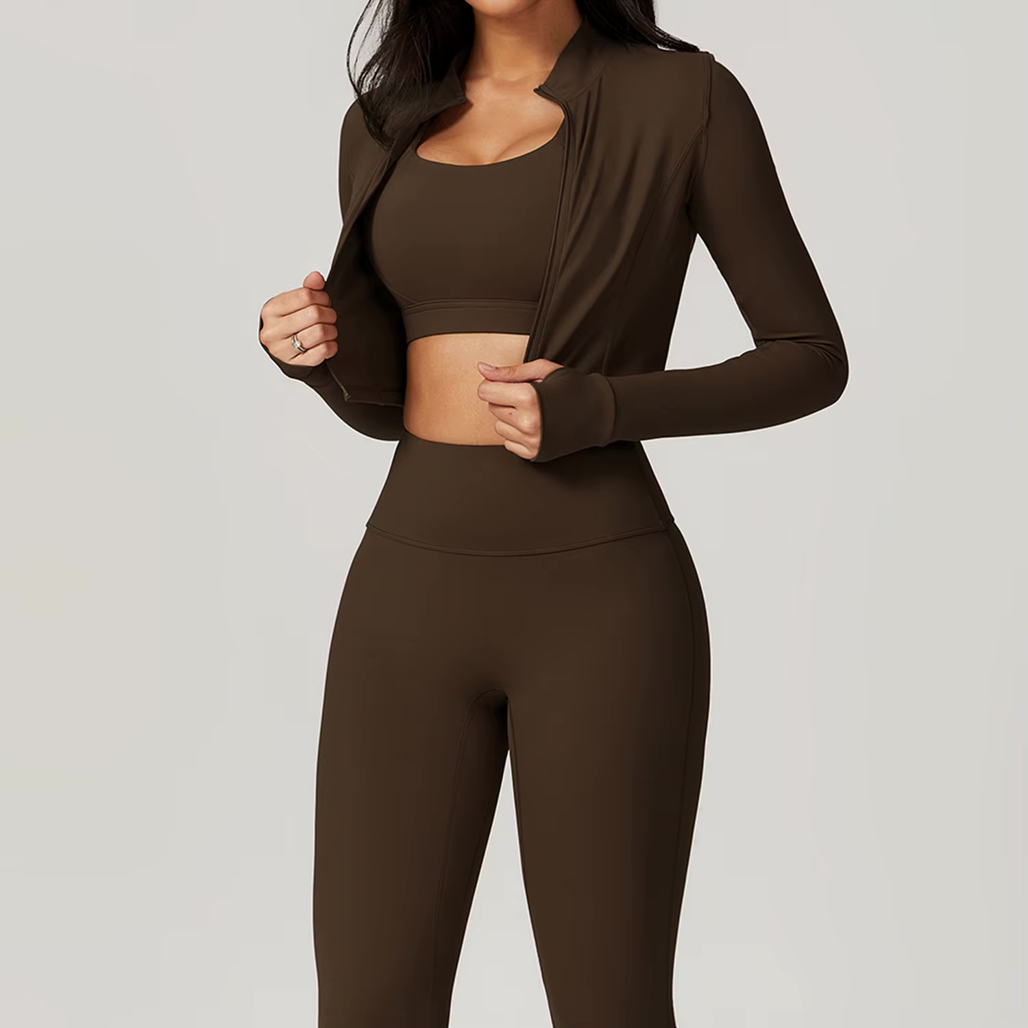 Ensemble de sport pour femme trois pièces avec gilet, haut et pantalon