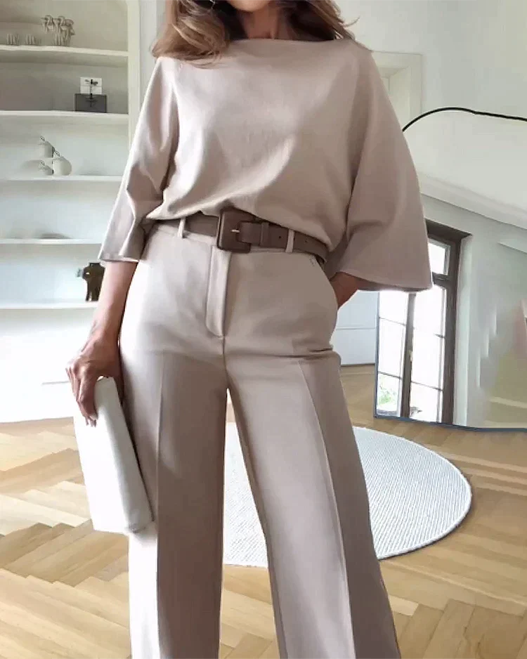 Ensemble femme deux pièces avec haut et pantalon