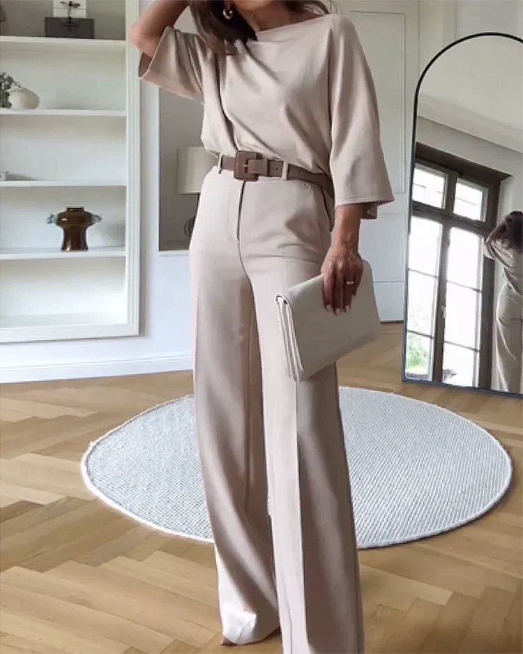 Ensemble femme deux pièces avec haut et pantalon