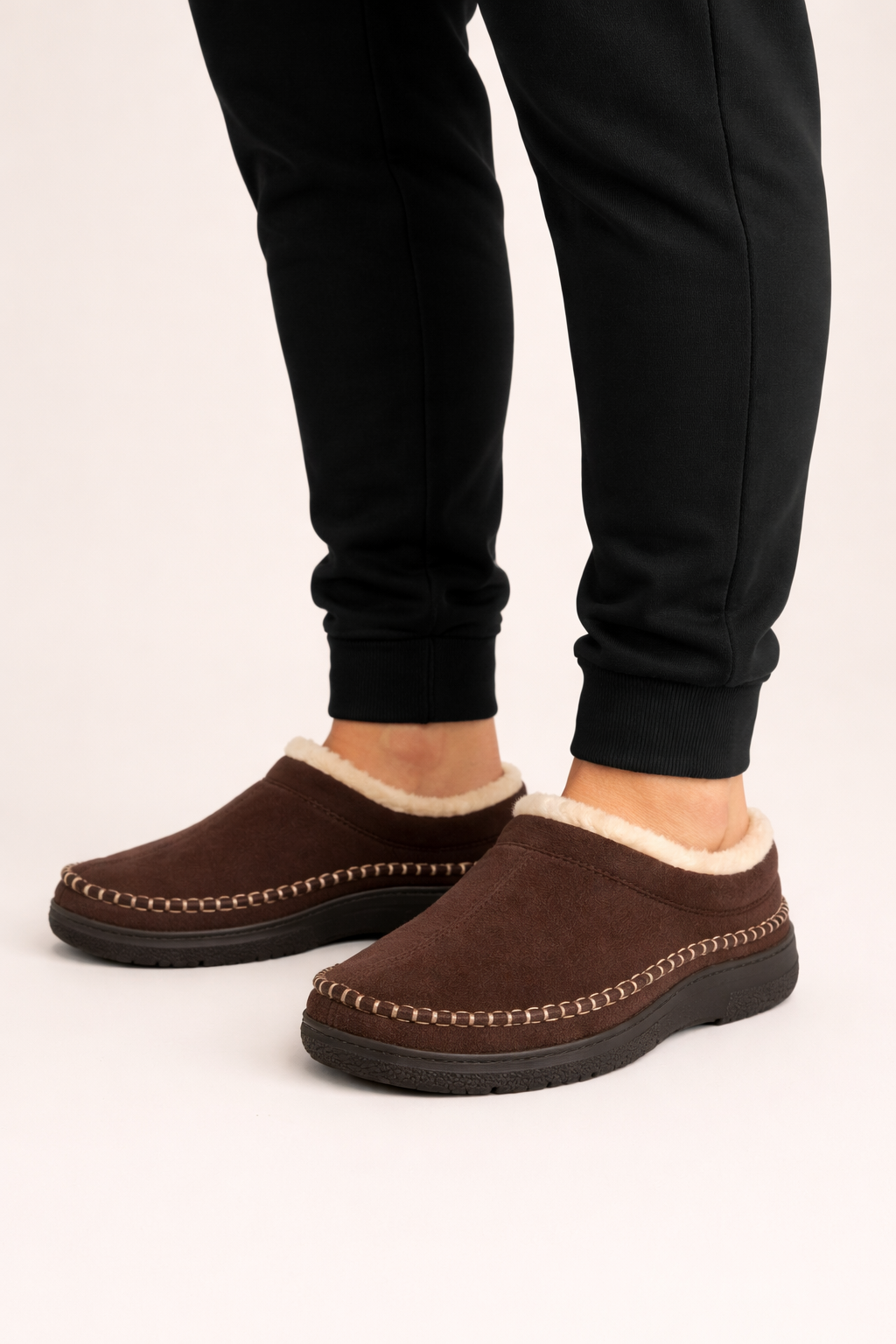 Pantoufles homme fermées pour usage intérieur