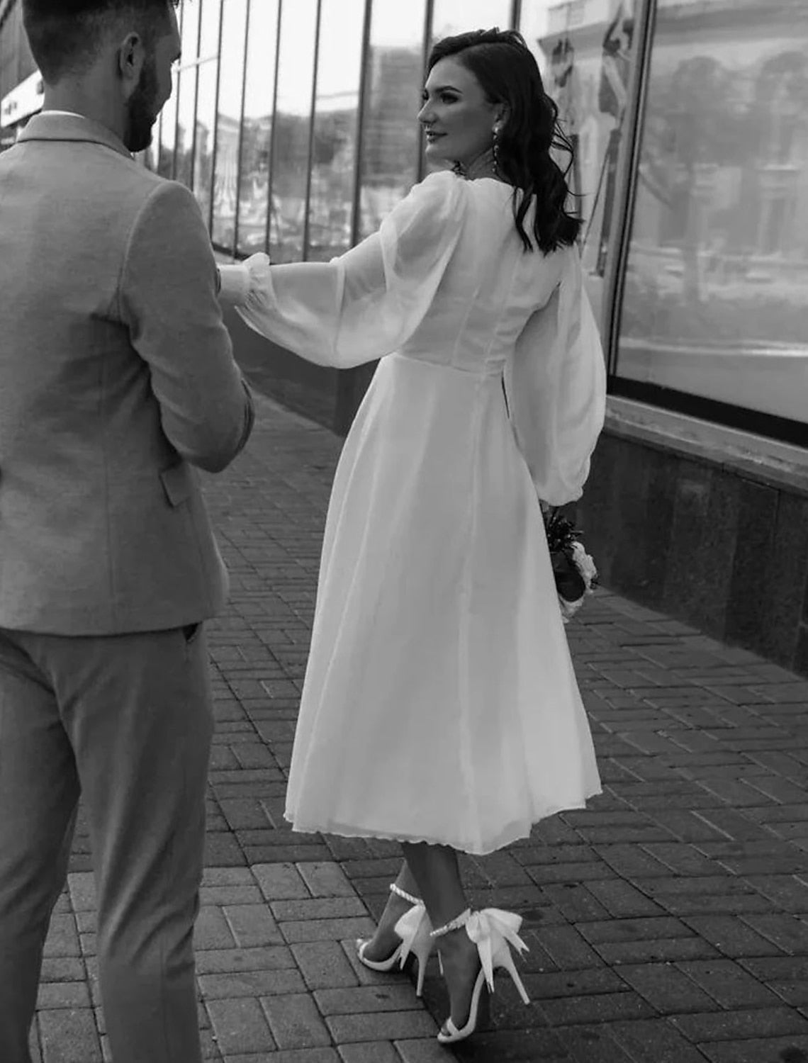 Robe de mariée midi élégante | Manches bouffantes et coupe ajustée