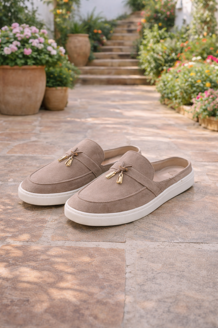 Camille - Mocassins Confort Femme Mules Légères avec Pompon et Semelle Souple 0