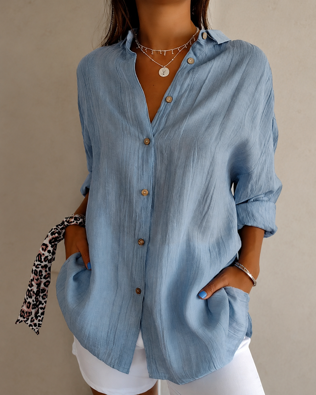 Chemise boutonnée pour femme coupe classique manches longues usage quotidien