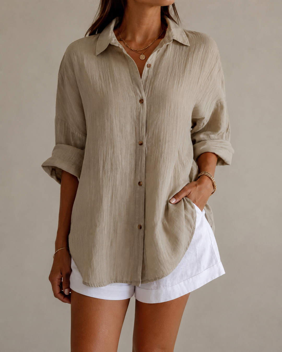 Chemise boutonnée pour femme coupe classique manches longues usage quotidien