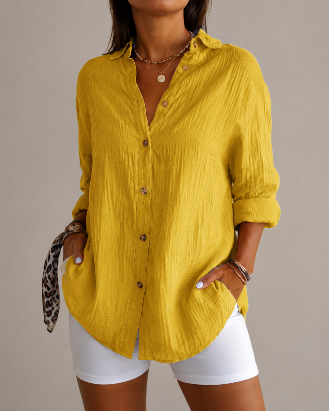 Chemise boutonnée pour femme coupe classique manches longues usage quotidien