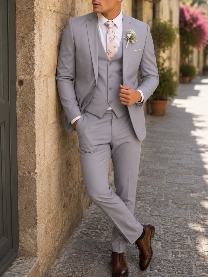 Costume homme trois pièces coupe ajustée mariage élégant