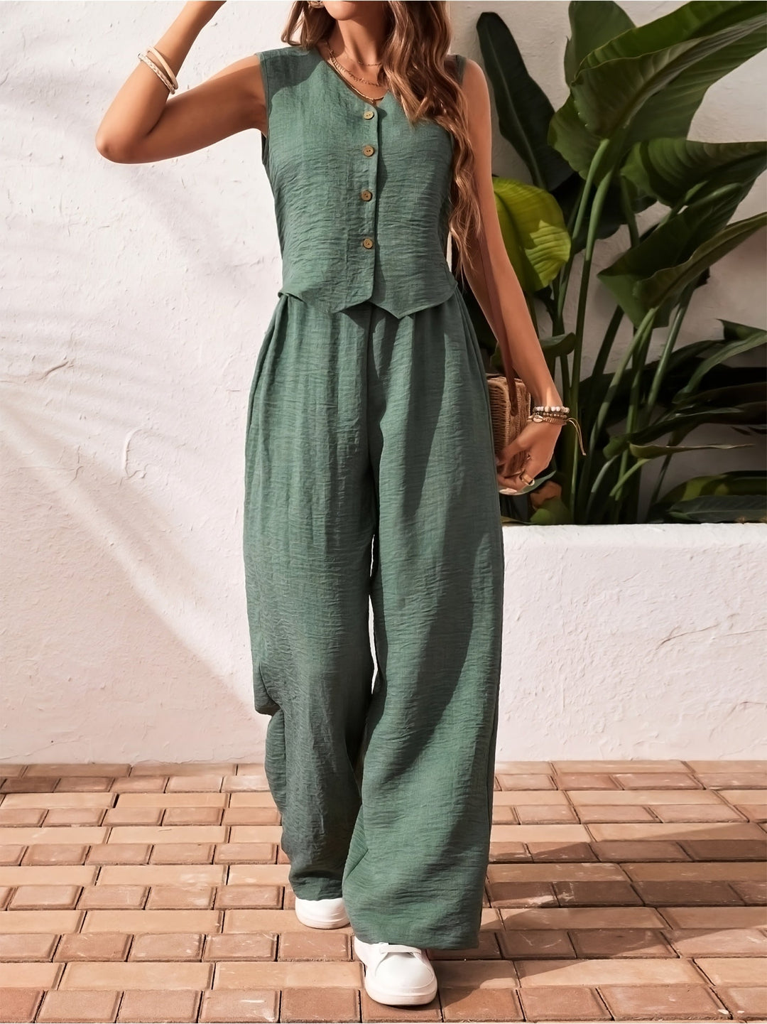 Combinaison élégante deux pièces pour femme, composée d'un gilet et d'un pantalon large – Tenue décontractée et estivale 1