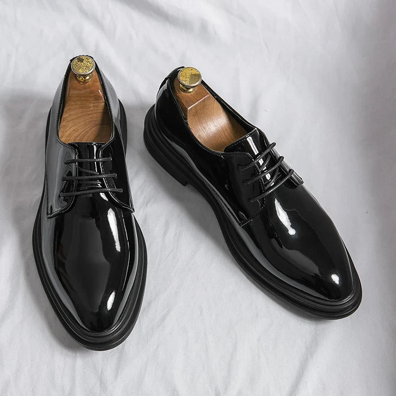 Dapper Derby Shoes | Vernis Noir, Élégance Classique 1