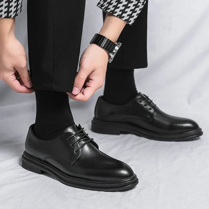 Dapper Derby Shoes | Vernis Noir, Élégance Classique 3