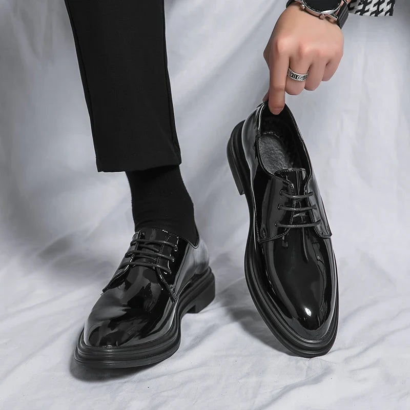 Dapper Derby Shoes | Vernis Noir, Élégance Classique 4