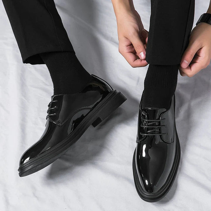 Dapper Derby Shoes | Vernis Noir, Élégance Classique 5