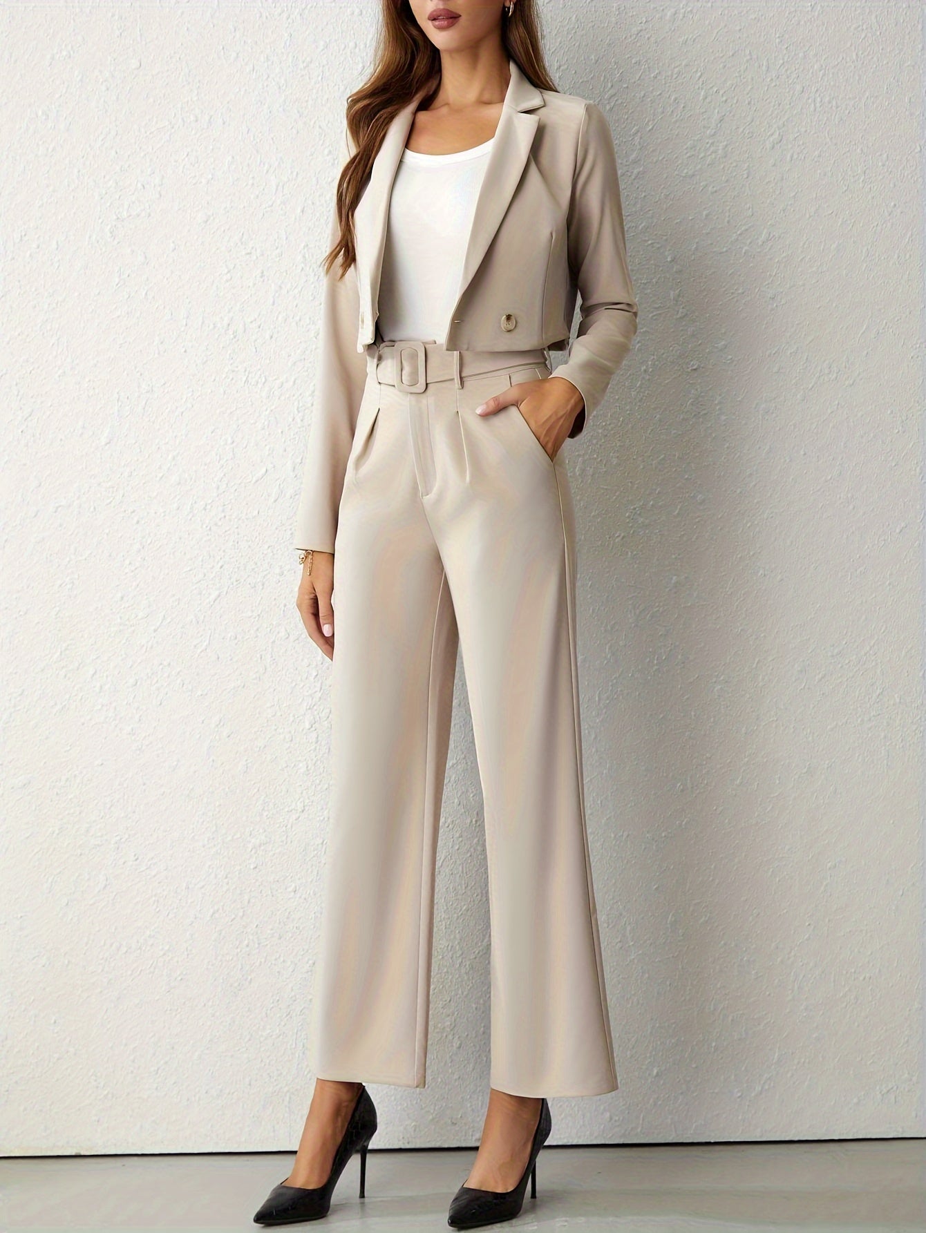 Ensemble femme deux pièces avec blazer structuré et pantalon large