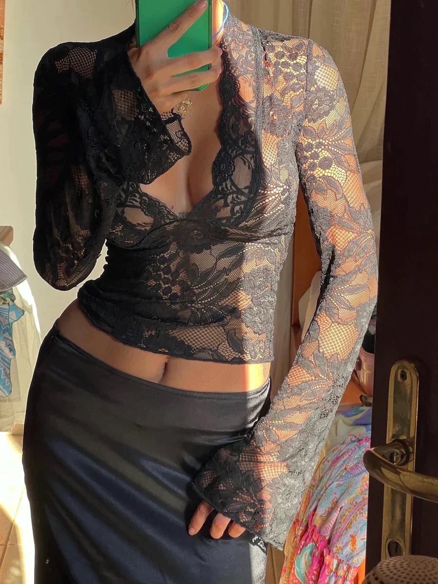 Haut femme en dentelle à col en V et manches longues