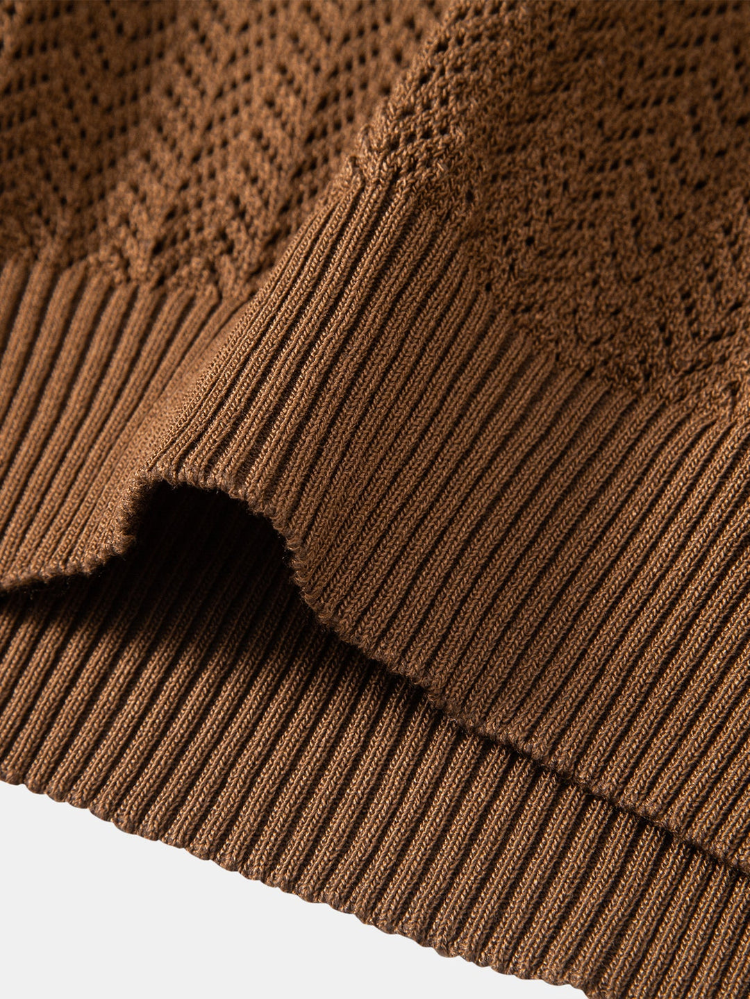 Polo à col V crocheté avec texture