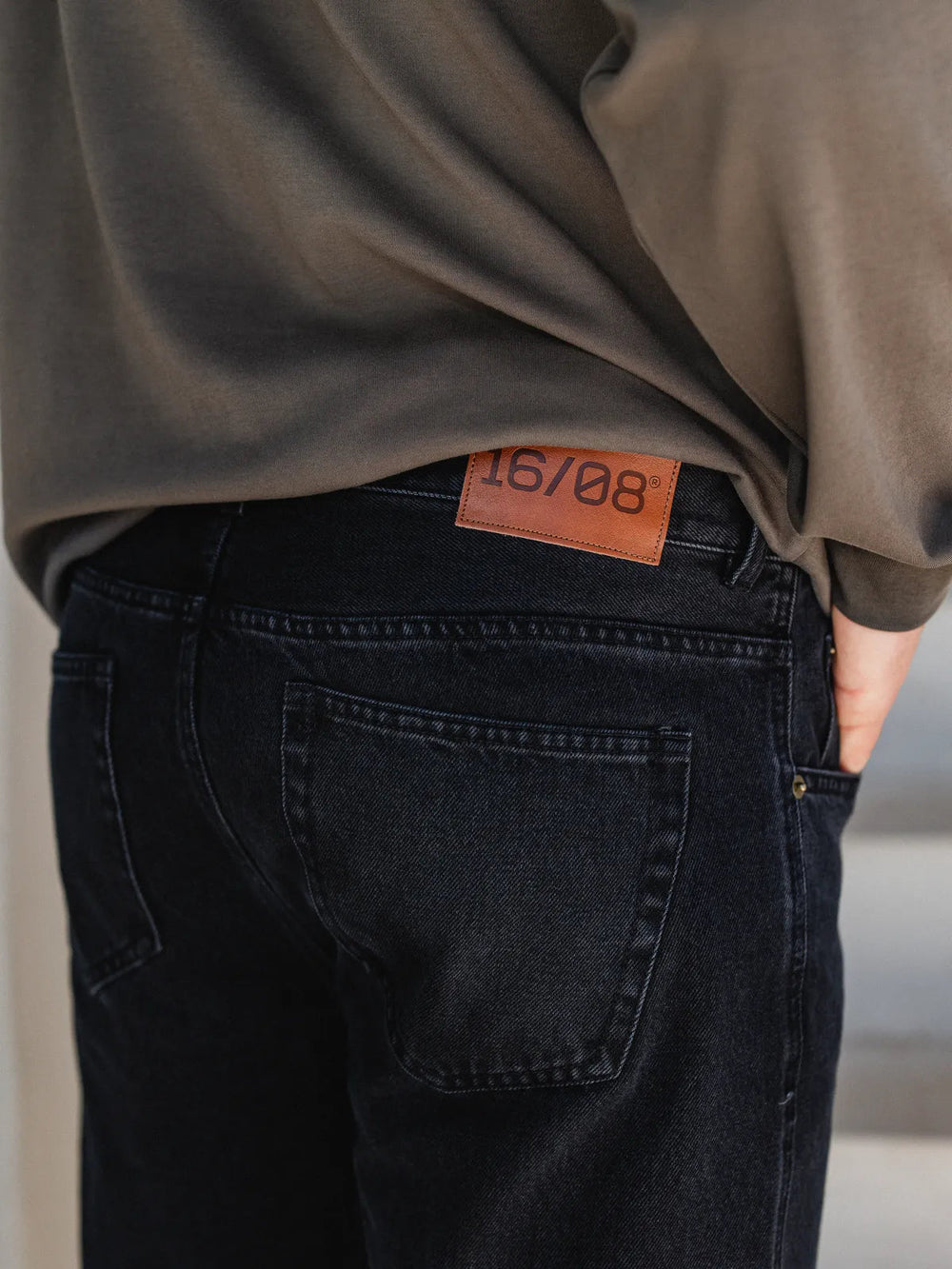 Jean en denim noir délavé 1
