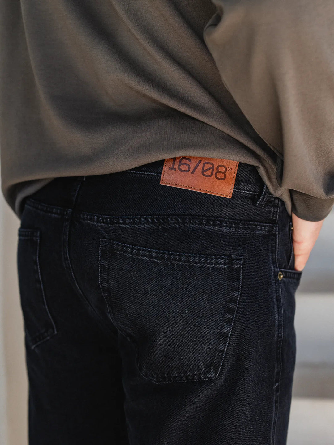 Jean en denim noir délavé 1