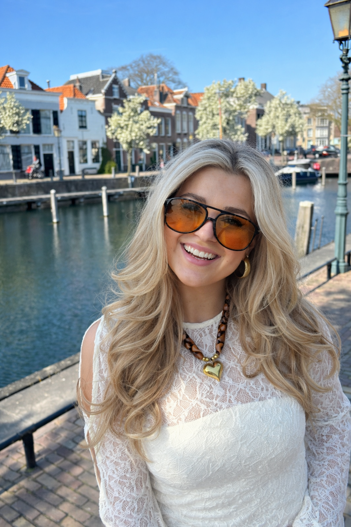Lunettes de soleil, monture noire et verres orange, en plastique, pour femmes 2