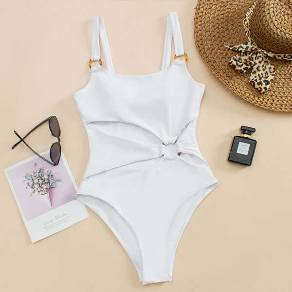 Maillot de bain une pièce pour femme à col droit avec découpe frontale et détails anneaux