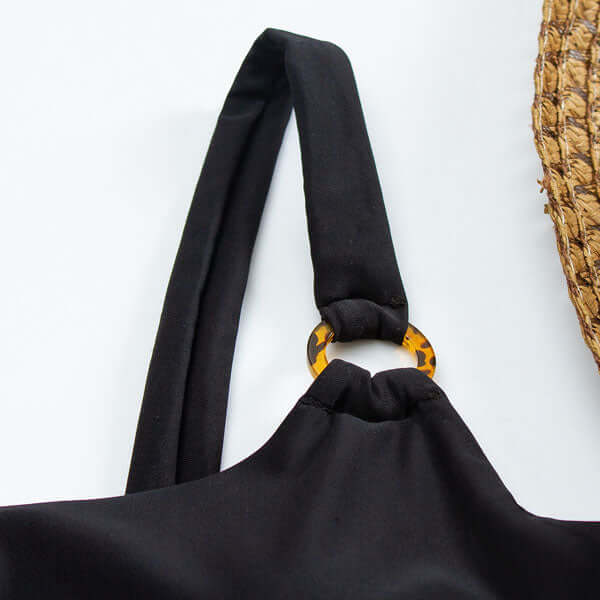 Maillot de bain une pièce pour femme à col droit avec découpe frontale et détails anneaux