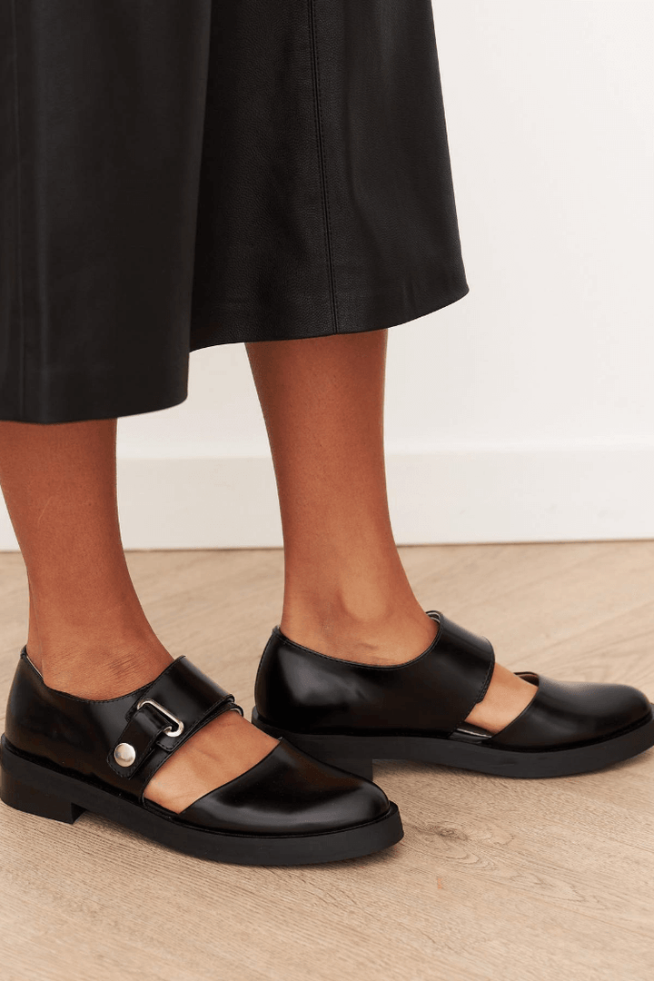 Mocassins Angela Black à boucle en cuir | Vêtements pour vaches 1