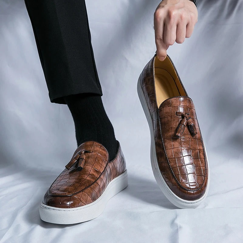 Mocassins pour hommes | Modèle à enfiler avec pompons décoratifs et relief texturé 3