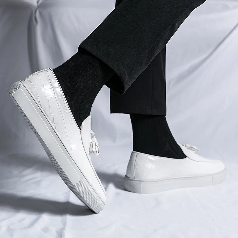 Mocassins pour hommes | Modèle à enfiler avec pompons décoratifs et relief texturé 4