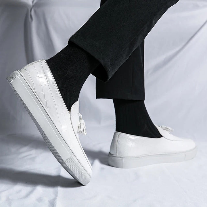 Mocassins pour hommes | Modèle à enfiler avec pompons décoratifs et relief texturé 4