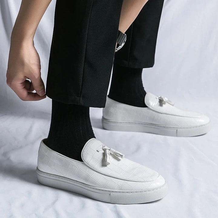 Mocassins pour hommes | Modèle à enfiler avec pompons décoratifs et relief texturé 5