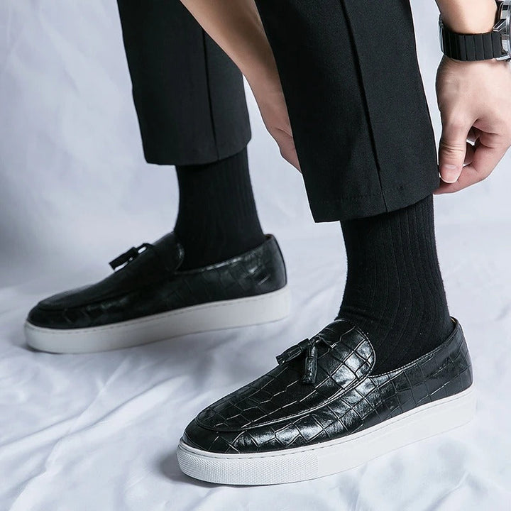 Mocassins pour hommes | Modèle à enfiler avec pompons décoratifs et relief texturé 6