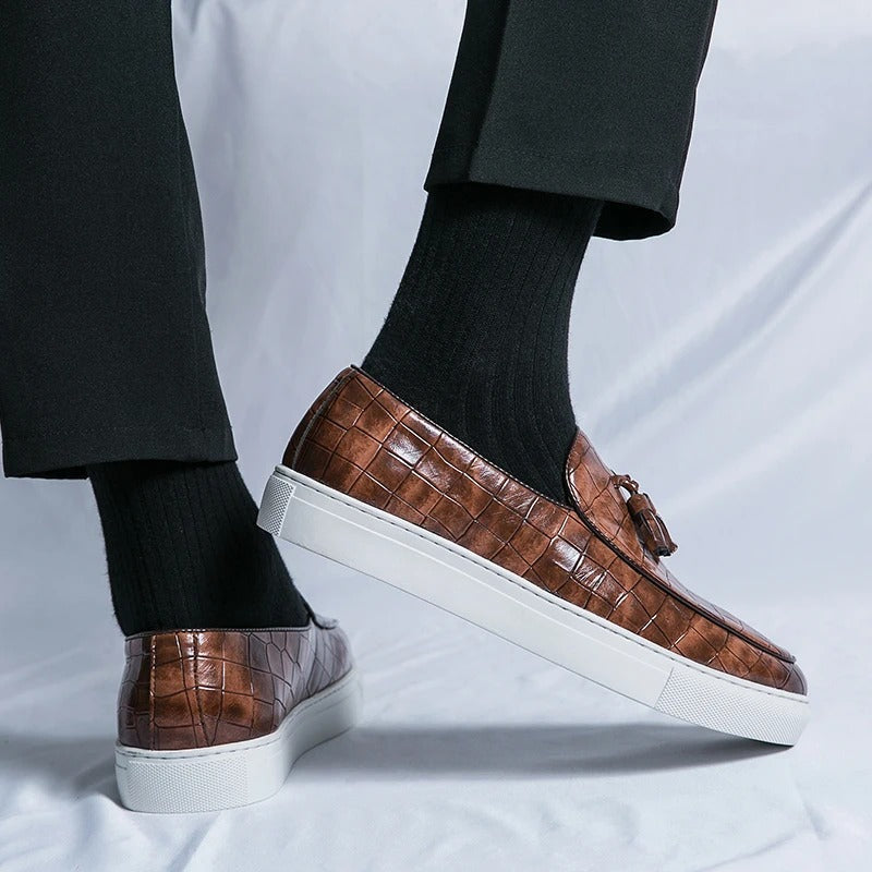 Mocassins pour hommes | Modèle à enfiler avec pompons décoratifs et relief texturé 7