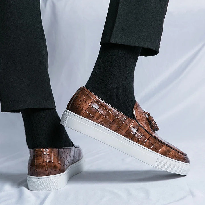 Mocassins pour hommes | Modèle à enfiler avec pompons décoratifs et relief texturé 7