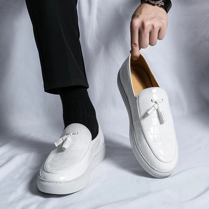 Mocassins pour hommes | Modèle à enfiler avec pompons décoratifs et relief texturé 9
