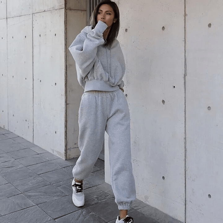 Nadia | Survêtement femme | Sweat à capuche en coton, coupe moderne et confort sportif 4