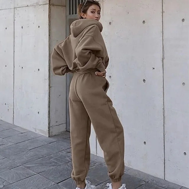 Nadia | Survêtement femme | Sweat à capuche en coton, coupe moderne et confort sportif 6