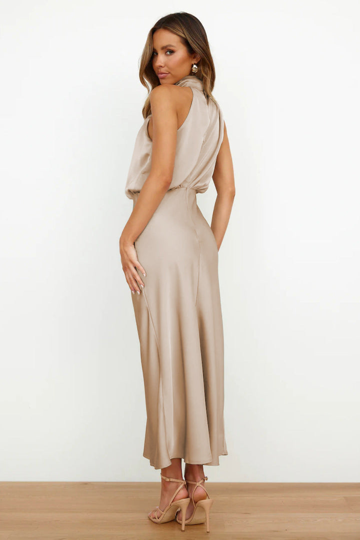 Robe femme | Longueur midi, sans manches, col halter, décolleté cascade 2