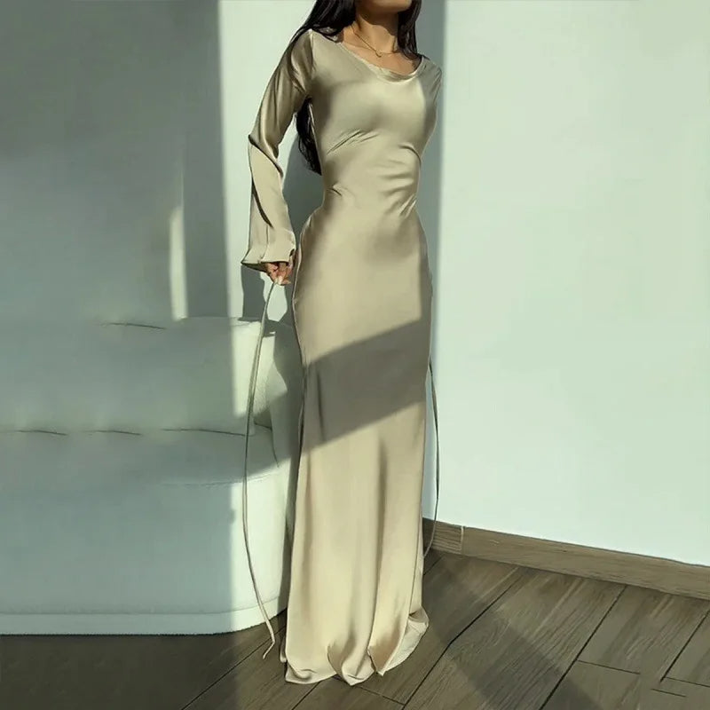 Robe maxi femme | Manches longues, coupe droite et longueur au sol 1