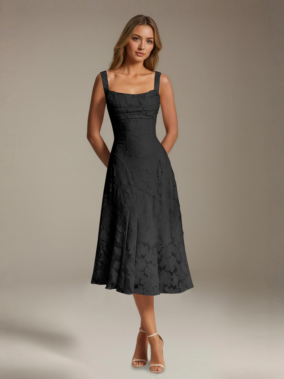 Robe mi-longue en dentelle florale – Coupe trapèze, encolure carrée, sans manches, idéale pour une invitée à un mariage. 10