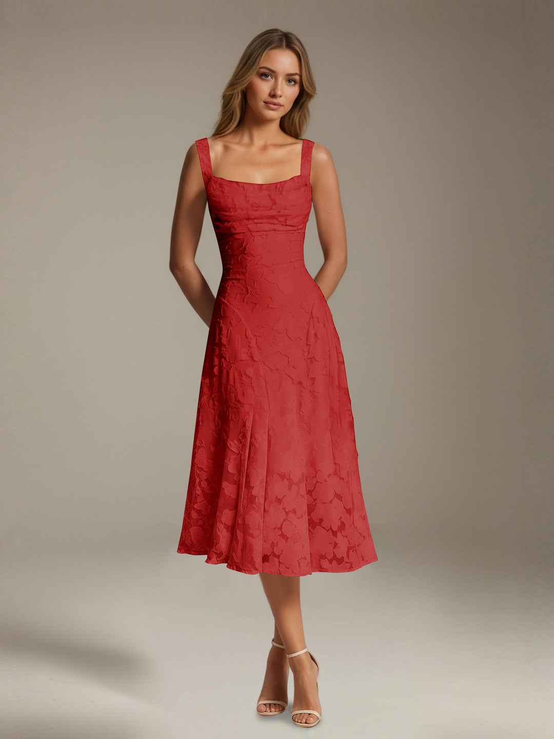 Robe mi-longue en dentelle florale – Coupe trapèze, encolure carrée, sans manches, idéale pour une invitée à un mariage. 14