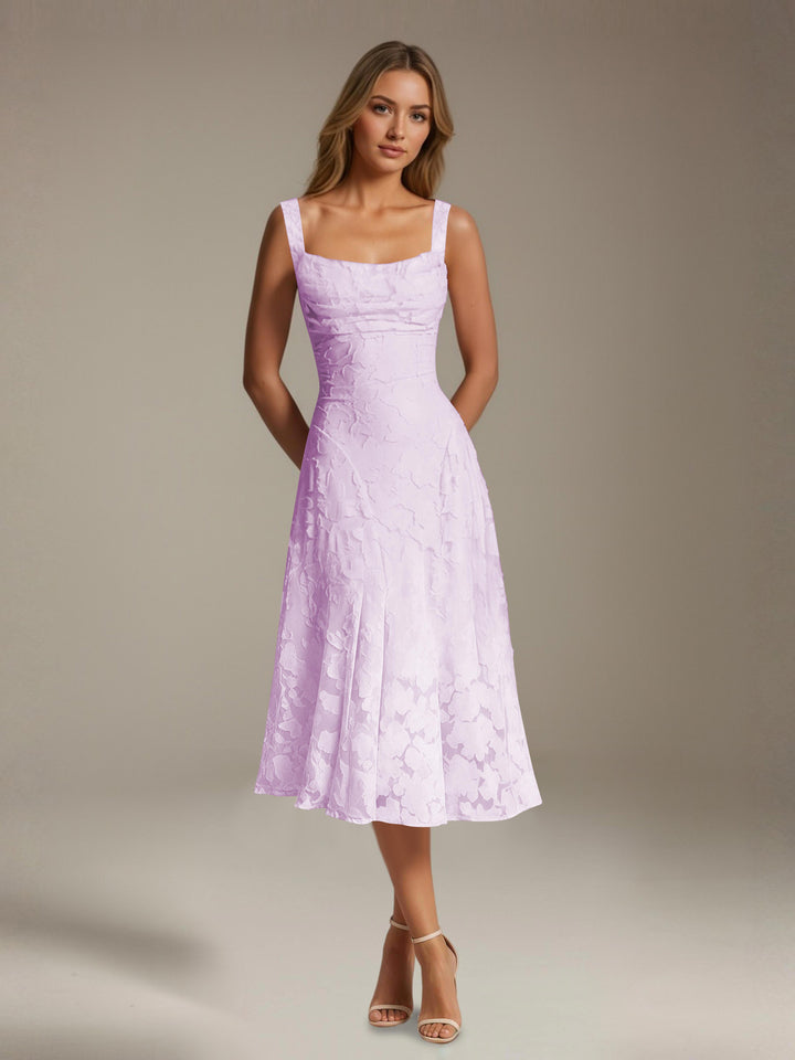 Robe mi-longue en dentelle florale – Coupe trapèze, encolure carrée, sans manches, idéale pour une invitée à un mariage. 6