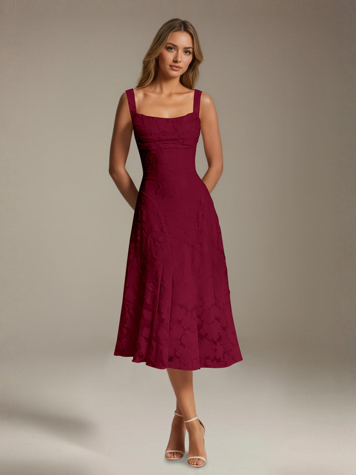 Robe mi-longue en dentelle florale – Coupe trapèze, encolure carrée, sans manches, idéale pour une invitée à un mariage. 8