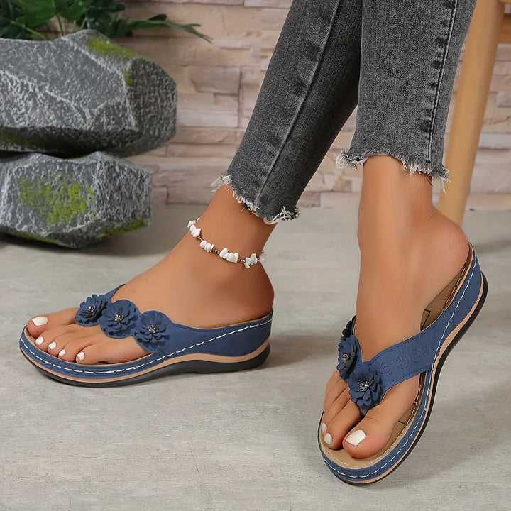 Noora™ | Flora – Sandales à talon compensé fleuries avec confort orthopédique