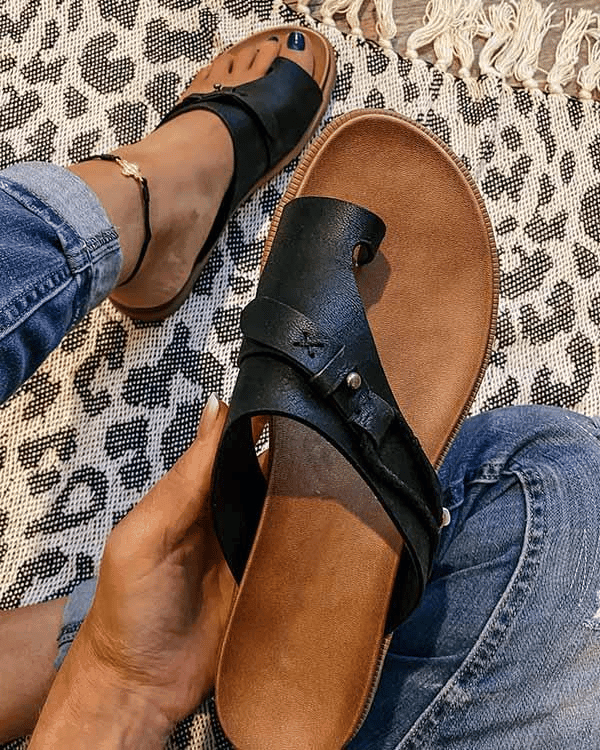 Sandales plates pour femmes avec bride pour les orteils 1