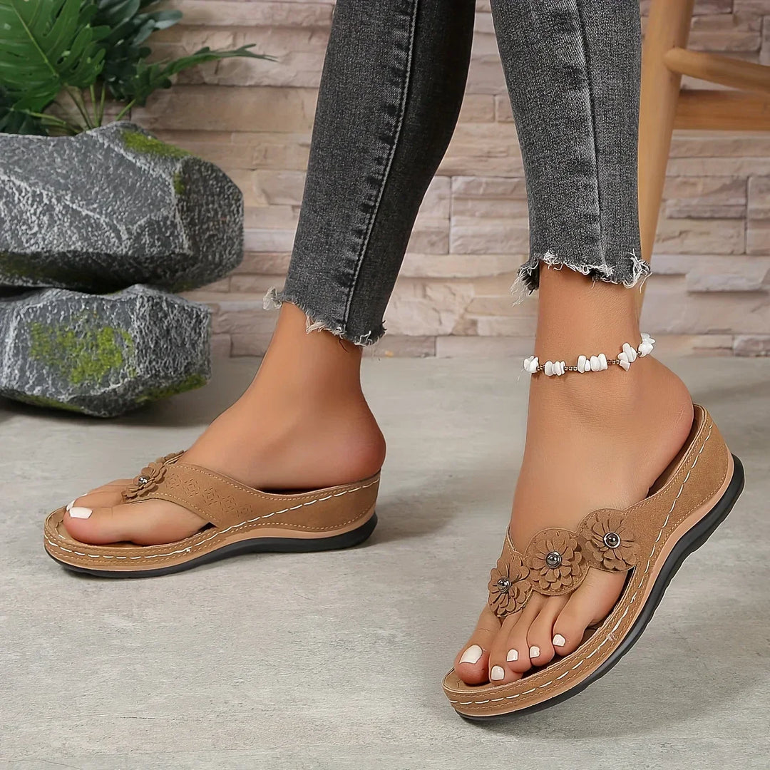 Noora™ | Flora – Sandales à talon compensé fleuries avec confort orthopédique