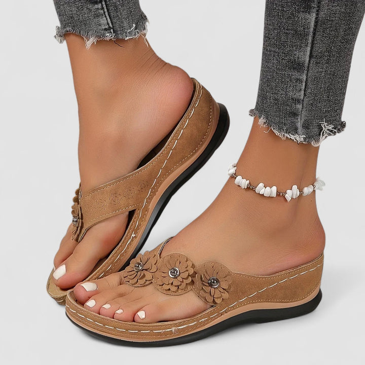 Noora™ | Flora – Sandales à talon compensé fleuries avec confort orthopédique