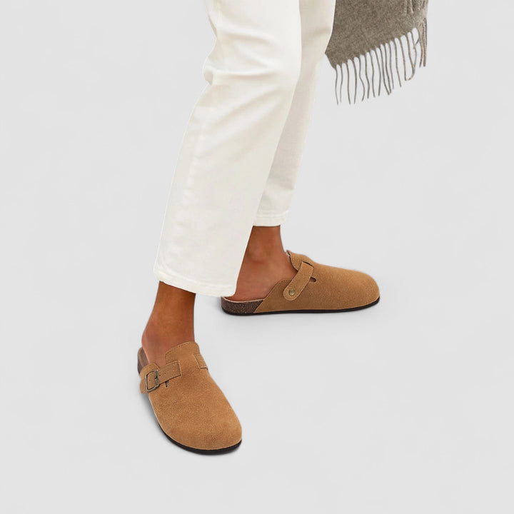 Noora™ | Livia – Des slip-ons confortables en daim avec soutien orthopédique