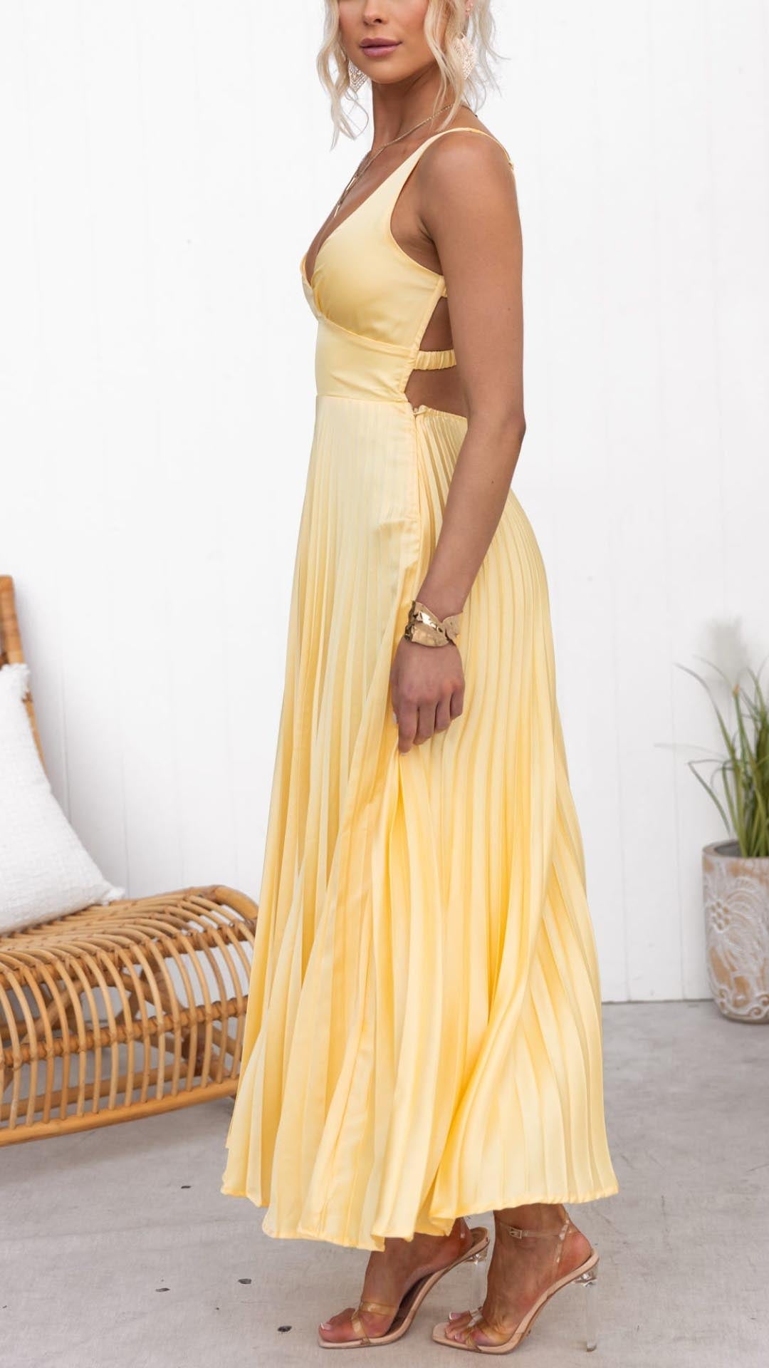 Aby | Robe Maxi Plissée Jaune avec Décolleté en V